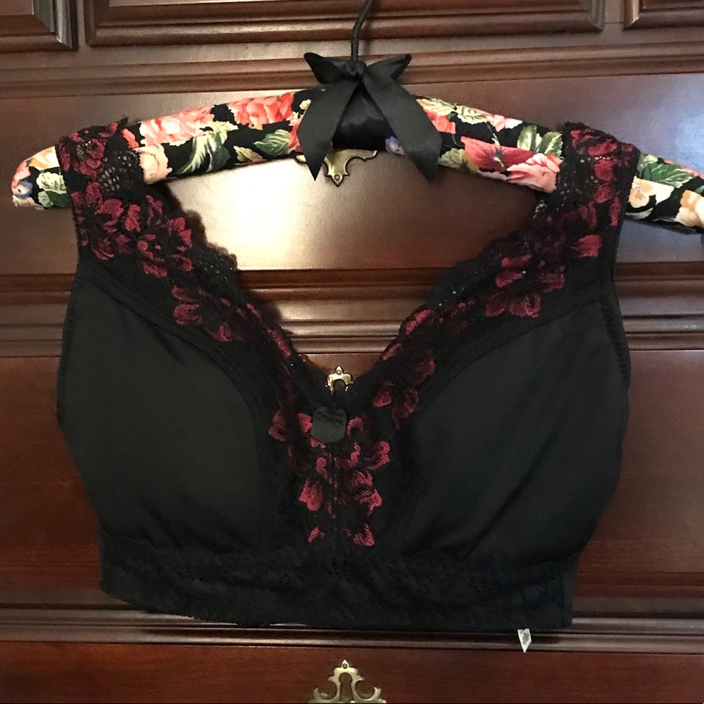 Rhonda Shear Black With Red Lace Soft Cup Bra Bralette Size Medium Style 679